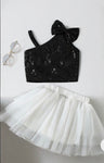 The black o white skirt set